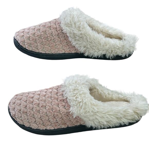 Isotoner Slippers Women Size 7.5 Pink White Popcorn Chenille Faux Fur Slip Ons - Picture 1 of 10